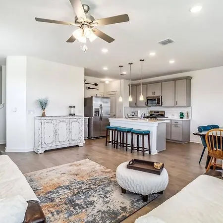 Texan Oasis, Minutes From Cota, Airport, And All Austin Has To Offer!